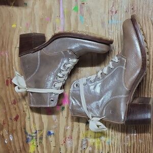 Vintage Fry Sabrina Gold Boot 9 EUC